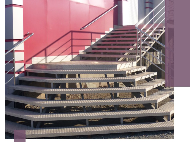 Лестницы для магазина в Торжке — изготовление и монтаж