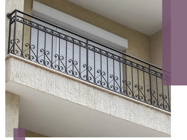 Балконные ограждения из металла и стекла в Торжке для домов