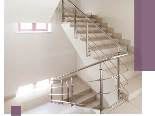 Установка и замена перил в подъезде в Торжке